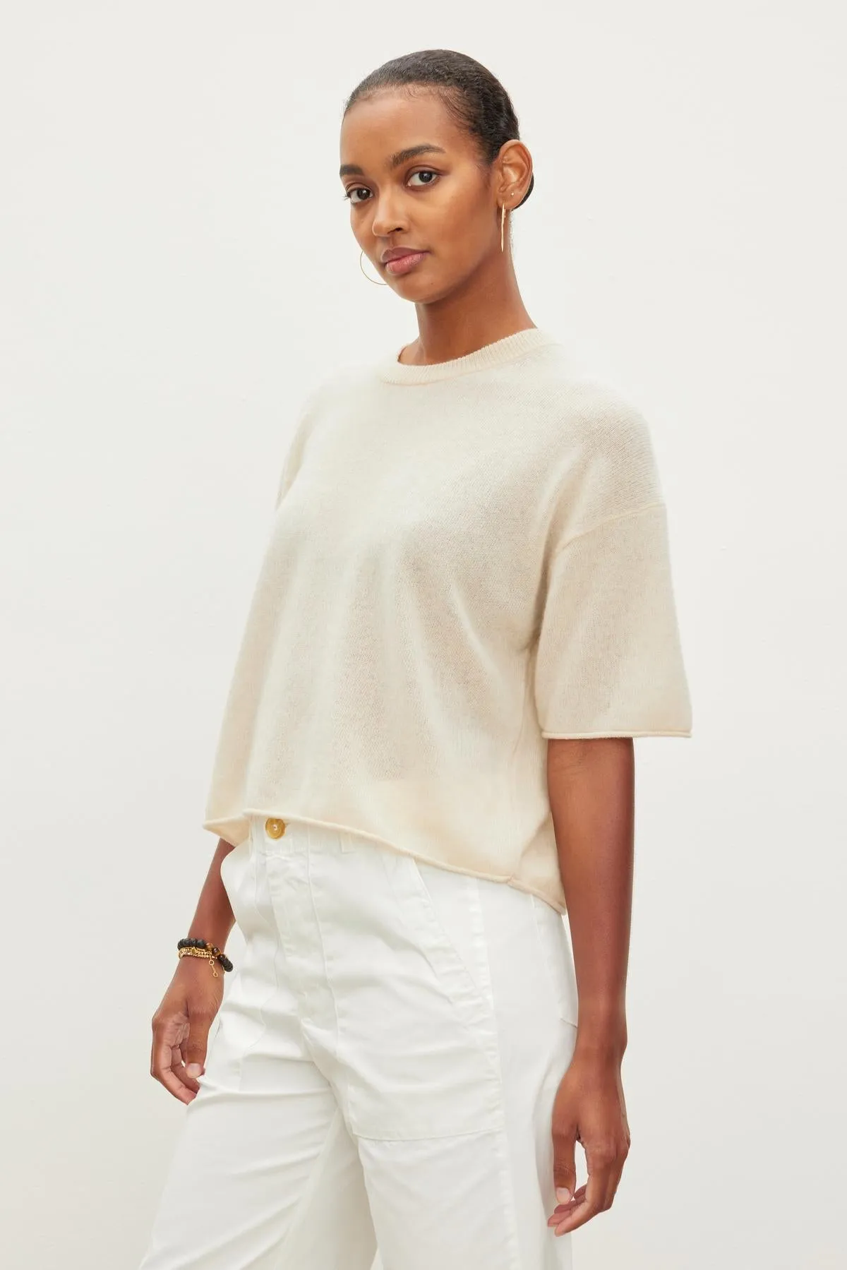 BLAKE CASHMERE CREW NECK SWEATER IN CHAMPAGNE