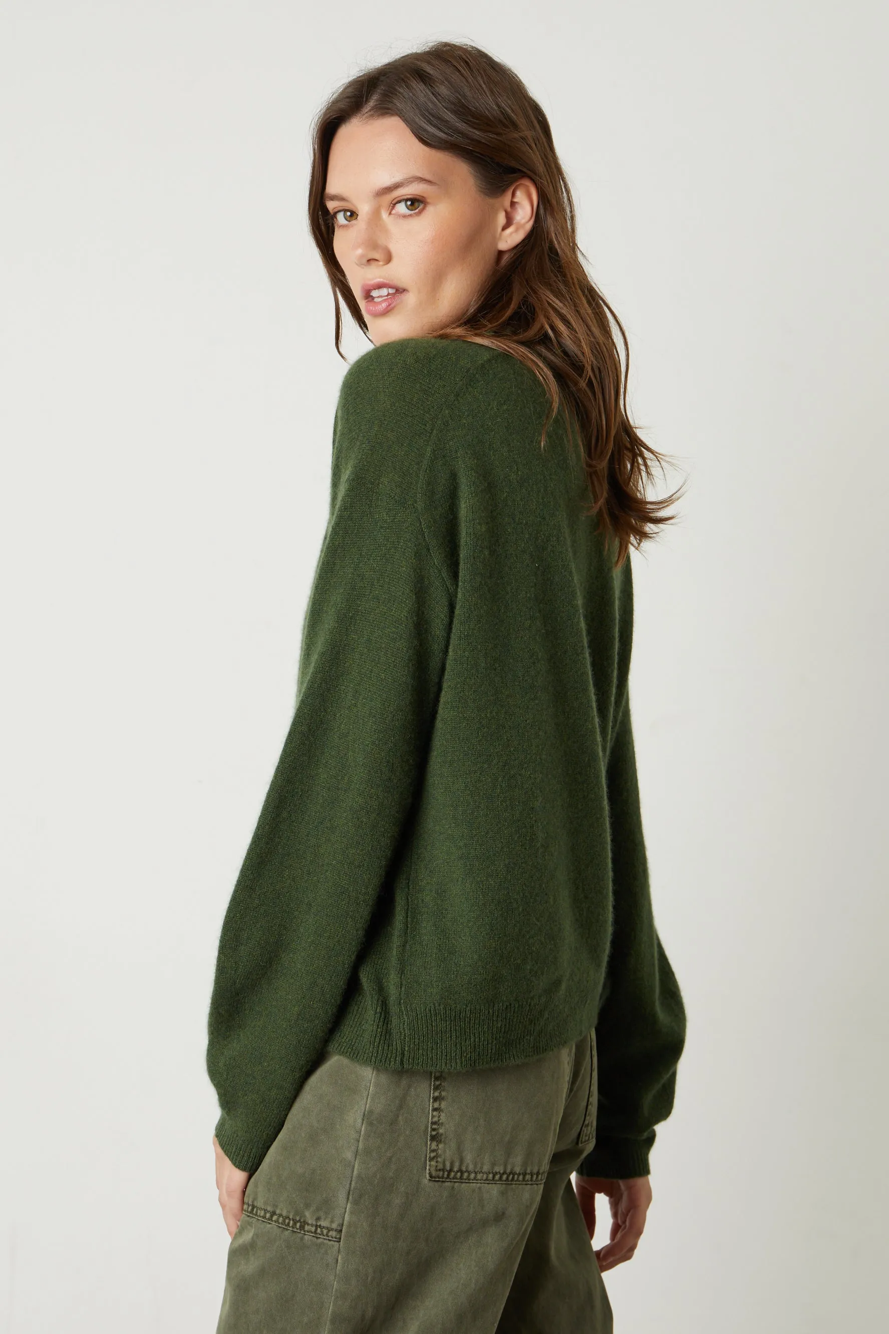 BRYNNE CASHMERE CREW NECK SWEATER IN FOREST