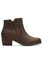 Clarks Boots Neva Zip in Taupe Leather