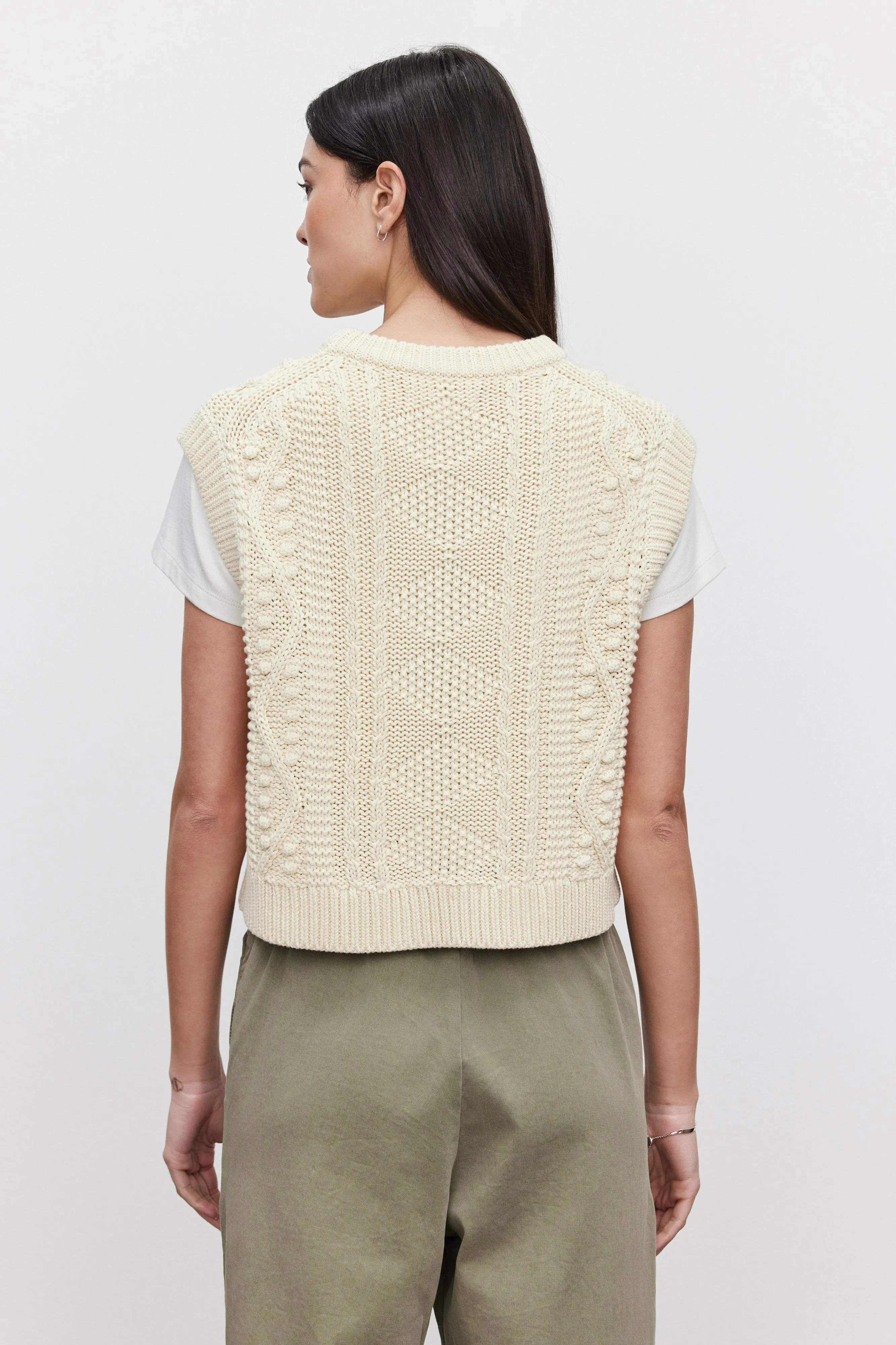 MAGGY SWEATER VEST IN IVORY