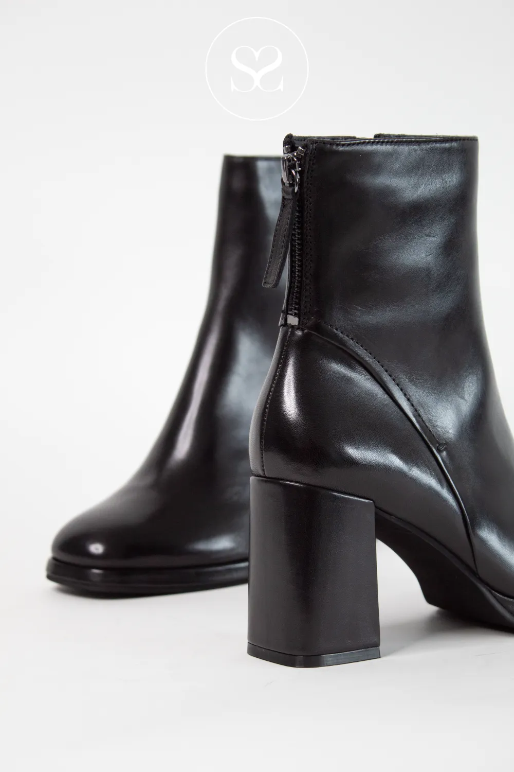 REGARDE LE CIEL ANALISA-02 BLACK LEATHER  BLOCK HEEL ANKLE BOOTS