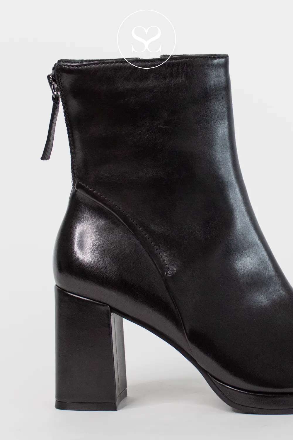 REGARDE LE CIEL ANALISA-02 BLACK LEATHER  BLOCK HEEL ANKLE BOOTS